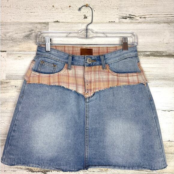 POL Womens Medium Pink Blue Plaid Denim Distressed Boho Mini Skirt NEW - Picture 2 of 5